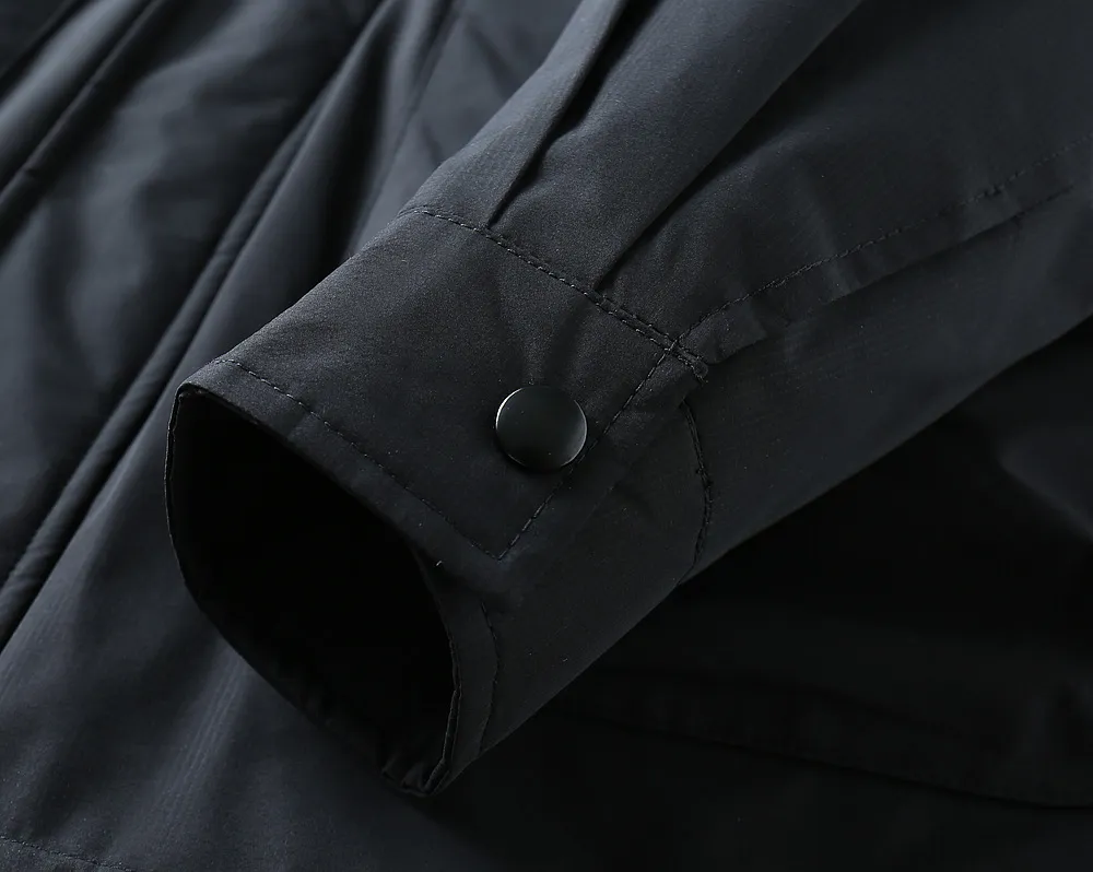 Balenciaga 2026 autumn and winter New Arrival down jacket. This is said to be the most expensive down jacket in the world, all priced at 90 down. With the Classic logo combination, the first thing you see is full of visual impact, better thermal performance, lightweight, not heavy, and good recovery of fluff after compression, and it can gather heat and lock in temperature! Personalized color matching design, fresh and energetic! There are too many versions circulating on the market. In addition to the different fabric workmanship, the biggest difference is that the filling is not goose down at all but feather silk or tactile velvet, etc. It is not easy to tell the difference for those who don’t know. In addition, the fabrics and workmanship are definitely not of the same level. In short, look for us and you will never go astray. All the exclusive full colors are purchased and developed with genuine products. If you understand the quality of our down jackets, you can trust us and recommend them with your eyes closed. All three standards are complete! Same Style Series for men and women! Sizes: M-3XL. Maximum weight can be worn up to 200 pounds